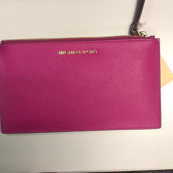 Authentic Michael Kors Large ZIP clutch NWT - Picture 1 of 6